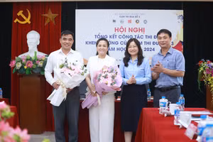 TS Nguyễn Thị Hạnh (thứ 2 từ phải qua) tham dự và chúc mừng hội nghị tổng kết của Cụm thi đua số 3.