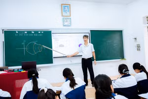 Thầy Phùng Đức Cường có hơn 20 năm kinh nghiệm giảng dạy môn Toán. 