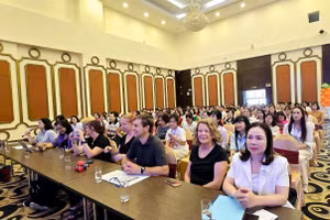 Các đại biểu tham dự chương trình tập huấn, học tập kinh nghiệm từ giáo dục quốc tế tại Lào Cai. 