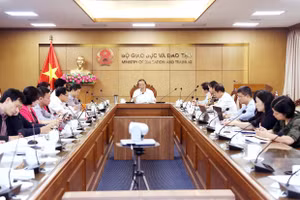 Thứ trưởng Bộ GD&ĐT Phạm Ngọc Thưởng chủ trì buổi họp tổ biên tập xây dựng Đề án Nâng cao chất lượng giáo dục đào tạo cho đồng bào Tây Nguyên.