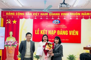 Chi bộ Trường THCS Tô Vĩnh Diện tổ chức kết nạp Đảng viên mới trong tháng 1/2026. 