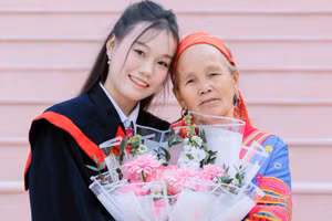 Nữ sinh Vàng Thị Mi Sa là niềm tự hào của gia đình, nhà trường với thành tích học tập đáng tự hào. Ảnh: NVCC.