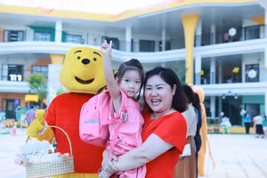 Niềm vui của cô trò Trường Mầm non Họa Mi khi chính thức được học ở ngôi trường mới. 