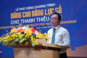 Nhà báo Phạm Mạnh Hùng - Phó Tổng Giám đốc Đài Tiếng nói Việt Nam phát biểu khai mạc.