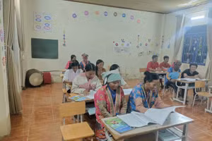 Hình ảnh lớp xóa mù chữ ở điểm bản Huổi Só, Trường Tiểu học Nậm Chà, xã Mường Mô, tỉnh Lai Châu. Ảnh: NTCC.