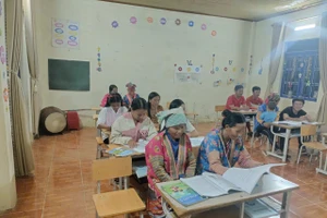 Hình ảnh lớp xóa mù chữ ở điểm bản Huổi Só, Trường Tiểu học Nậm Chà, xã Mường Mô, tỉnh Lai Châu. Ảnh: NTCC.