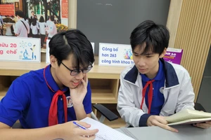 Lê Cảnh Trung (trái) cùng Tô An Kỳ đều có sở trường và đam mê với môn Toán.