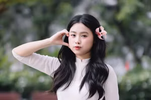 Em Lê Hương Giang đến từ lớp 9A6 đạt tổng điểm 28,25 - cao nhất Trường THCS Trần Duy Hưng và đỗ 3 nguyện vọng chuyên. Ảnh: NTCC. 