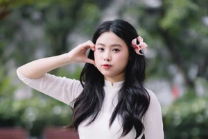 Em Lê Hương Giang đến từ lớp 9A6 đạt tổng điểm 28,25 - cao nhất Trường THCS Trần Duy Hưng và đỗ 3 nguyện vọng chuyên. Ảnh: NTCC.