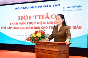Thứ trưởng Bộ GD&ĐT Nguyễn Thị Kim Chi phát biểu tại hội thảo.