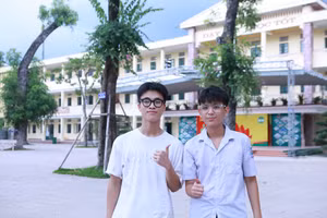 Thí sinh dự thi vào lớp 10 tại Hà Nội năm 2025. Ảnh: Đình Tuệ.