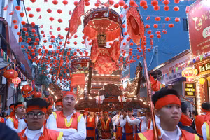 Làng Ngãi Cầu nổi tiếng với lễ hội rước kiệu 5 vị Thần hoàng vào ngày mùng 8 tháng Giêng. 