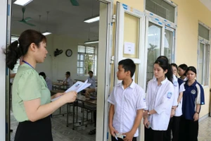 Thí sinh thi vào lớp 10 tại điểm thi Trường THPT Hoàng Văn Thụ, huyện Vụ Bản, tỉnh Nam Định.