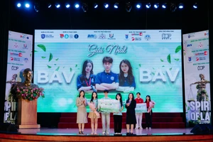 Đội thi Infinity đến từ Học viện Ngân hàng đã xuất sắc giành giải Quán quân của cuộc thi năm nay. 