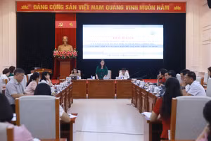 Thứ trưởng Bộ GD&ĐT Nguyễn Thị Kim Chi chủ trì hội thảo.