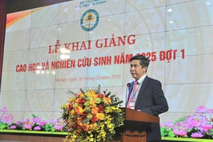 NGƯT.PGS.TS Nguyễn Đào Tùng - Giám đốc Học viện Tài chính đọc diễn văn khai giảng.