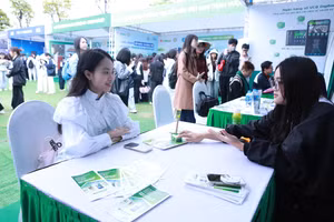 Sinh viên Học viện Tài chính tham gia Ngày hội tuyển dụng để tìm kiếm cơ hội việc làm và thực tập tại doanh nghiệp. 