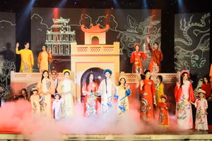 Tiết mục biểu diễn của các đội thi được đầu tư công phu với nội dung ca ngợi Đảng quang vinh, Bác Hồ vĩ đại, đất nước anh hùng, Thủ đô văn hiến. 