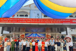 Thầy trò Trường THCS Đỗ Ngọc Du quyết tâm đoàn kết để nâng cao chất lượng giáo dục toàn diện.