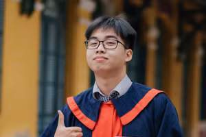 Nguyễn Việt Hưng ghi dấu ấn với danh hiệu "thủ khoa kép" ở khối A01 và D01. Ảnh: NTCC.