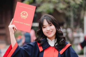 Nguyễn Ánh Quyên là một gương mặt nổi bật về tinh thần tự giác học tập chăm chỉ tại Trường THCS Chương Dương. Ảnh: NTCC.