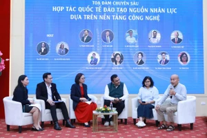 Các đại biểu, chuyên gia trong nước và quốc tế cùng trao đổi ý kiến tại hội thảo. 