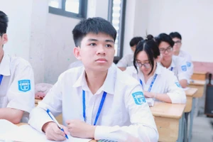 Mai Đức Trung có đam mê Hóa học và ý thức học tập rất cao. Ảnh: Đình Tuệ.