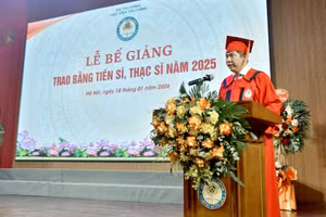 NGƯT.PGS.TS Nguyễn Đào Tùng - Giám đốc Học viện Tài chính phát biểu tại lễ bế giảng và trao bằng tiến sĩ, thạc sĩ năm 2025. 