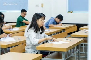 Thí sinh tham dự kỳ thi học bổng Văn Như Cương năm 2025 tại Trường THCS&THPT Lương Thế Vinh, Hà Nội.