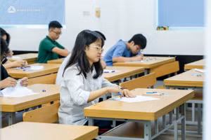 Thí sinh tham dự kỳ thi học bổng Văn Như Cương năm 2025 tại Trường THCS&THPT Lương Thế Vinh, Hà Nội. 