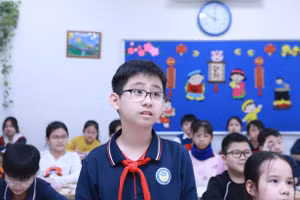 Vũ Trọng Hải trong một giờ học Toán trên lớp. Ảnh: Đình Tuệ.