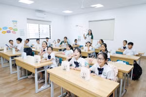 Cô trò hân hoan trở lại trường để chuẩn bị chào đón năm học mới 2026-2027. 