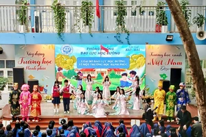 Học sinh cùng lan tỏa thông điệp về phòng chống bạo lực học đường.