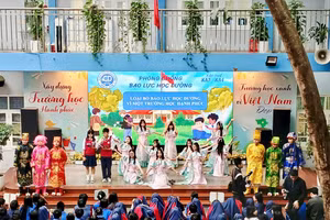 Học sinh cùng lan tỏa thông điệp về phòng chống bạo lực học đường.