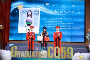 Sinh viên khóa 59 hệ đại học chính quy Học viện Tài chính tại lễ bế giảng và trao bằng tốt nghiệp. Ảnh: Đình Tuệ.