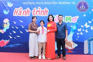 Các tân học sinh lớp 6 sẽ bắt đầu "Hành trình ước mơ" tại Trường THCS Nguyễn Trường Tộ trong 4 năm học tới đây. Ảnh: Đình Tuệ.