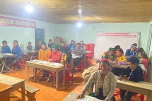 Hình ảnh lớp xóa mù chữ tại thôn Pải Chư Phìn, xã Cán Tỷ, tỉnh Tuyên Quang. Ảnh: NTCC.