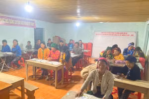 Hình ảnh lớp xóa mù chữ tại thôn Pải Chư Phìn, xã Cán Tỷ, tỉnh Tuyên Quang. Ảnh: NTCC.