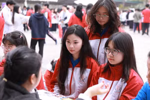 Học sinh lớp 12 Trường THPT Xuân Phương (Nam Từ Liêm, Hà Nội). Ảnh: Đình Tuệ.