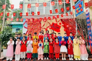 Cô trò Trường Tiểu học Đồng Nhân hân hoan trong buổi đầu đến lớp sau Tết Nguyên đán 2026.