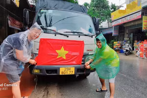 Những chuyến xe nghĩa tình hướng về đồng bào vùng lũ 