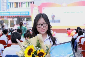Nữ sinh Đoàn Minh Thủy đạt 27,75 điểm và đỗ vào lớp 10 Trường THPT Xuân Đỉnh, Hà Nội. Ảnh: Đình Tuệ. 