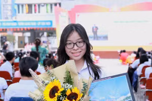 Nữ sinh Đoàn Minh Thủy đạt 27,75 điểm và đỗ vào lớp 10 Trường THPT Xuân Đỉnh, Hà Nội. Ảnh: Đình Tuệ. 