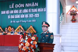 Đại tướng Nguyễn Tân Cương - Tổng Tham mưu trưởng QĐND Việt Nam, Thứ trưởng Bộ Quốc phòng dự và phát biểu tại buổi lễ. Ảnh: Đình Tuệ.