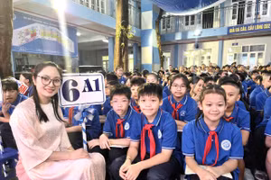 Cô trò lớp 6, Trường THCS Chương Dương cùng gặp mặt nhau buổi đầu tiên. 