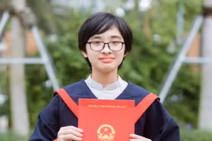 Em Nguyễn Hương Giang, học sinh lớp 12A8 của Trường THPT Lê Lợi (Hà Đông, Hà Nội) đạt tổng điểm thi khối D01 cao nhất trường với 26 điểm, IELTS 7.5 và 1.540 điểm thi SAT. Ảnh: NTCC.