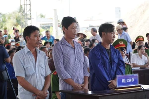 Các bị cáo Lý, Đệ, Linh tại tòa.