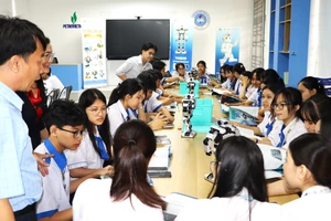 Một tiết học tại phòng học STEM của Trường THPT Võ Văn Kiệt.