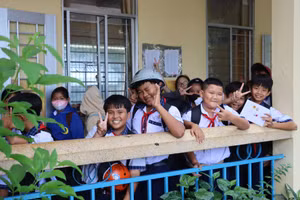 Học sinh huyện Đông Hải, tỉnh Bạc Liêu. (Ảnh: Quách Mến)