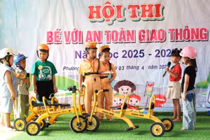 Phần trình bày tiểu phẩm của học sinh tại Hội thi.